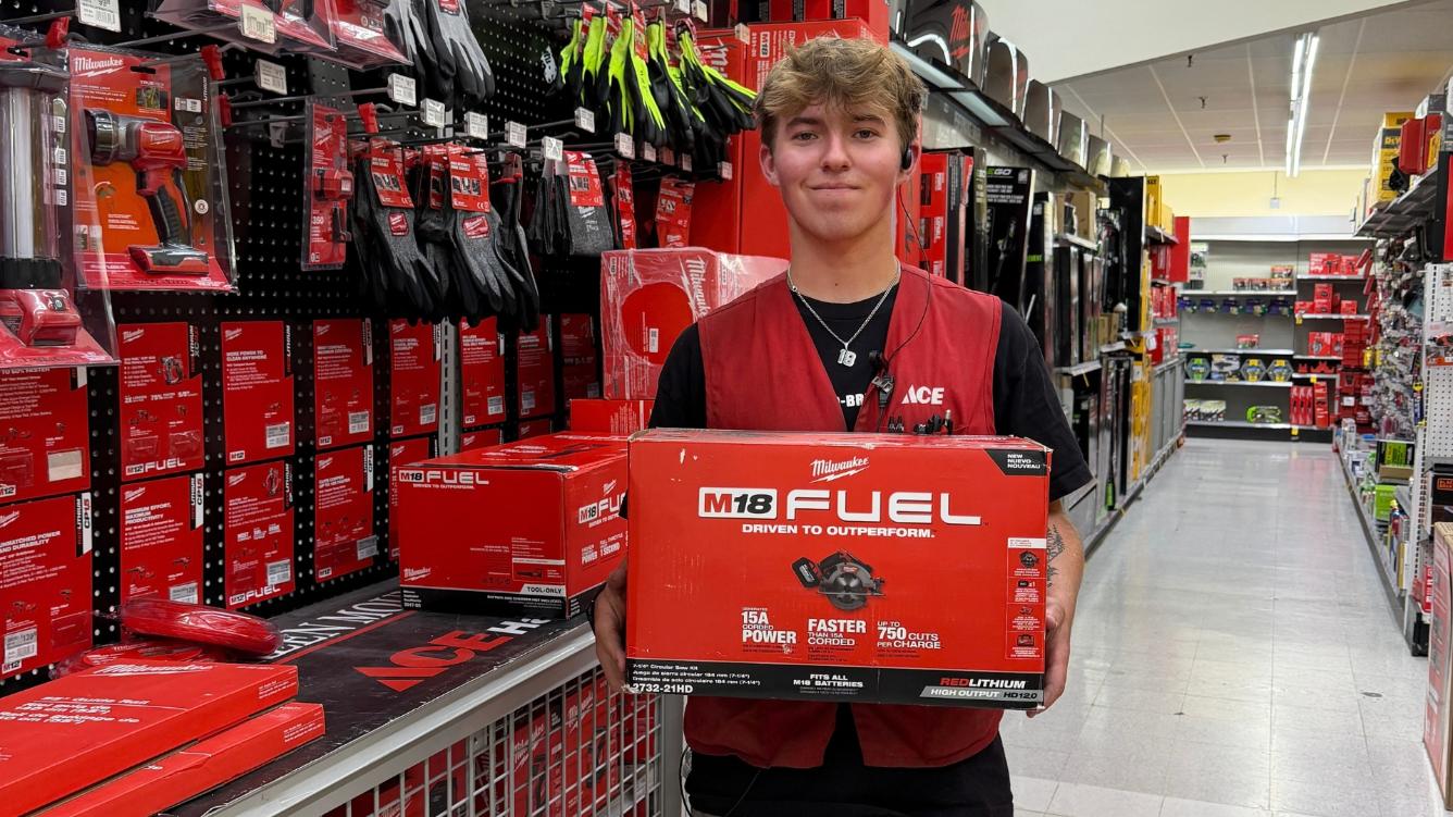 Green Mountain – Milwaukee: Colorado Ace Green Mountain team member holding a Milwaukee M18 FUEL circular saw kit in the power tool aisle.