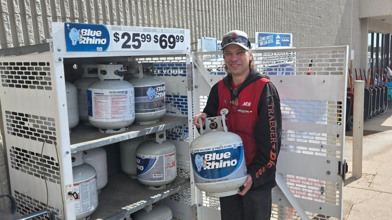 Colorado Ace employee exchanging a Blue Rhino propane tank outside the store.